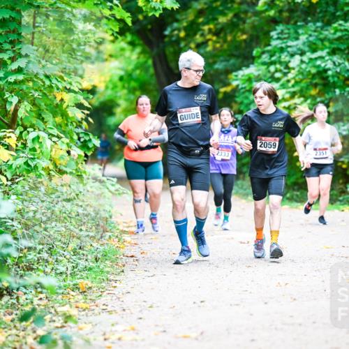 12.10.2025 - Bramfelder Halbmarathon 2025 Dr. Thomas Lammeyer http://msf.ph/oto/9356200 12.10.2025 10:56:18 Laufen 154, 2333, 2059, 2351 meine-sportfotos.de