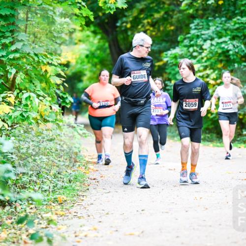 12.10.2025 - Bramfelder Halbmarathon 2025 Dr. Thomas Lammeyer http://msf.ph/oto/9356202 12.10.2025 10:56:18 Laufen 2100, 2333, 2059, 2351 meine-sportfotos.de