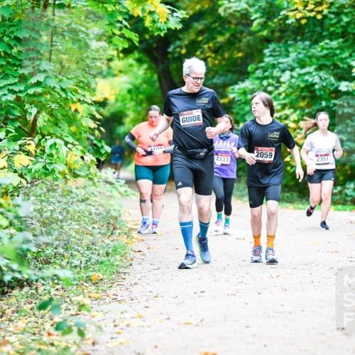 12.10.2025 - Bramfelder Halbmarathon 2025 Dr. Thomas Lammeyer http://msf.ph/oto/9356205 12.10.2025 10:56:18 Laufen 2100, 2333, 2059, 2351 meine-sportfotos.de