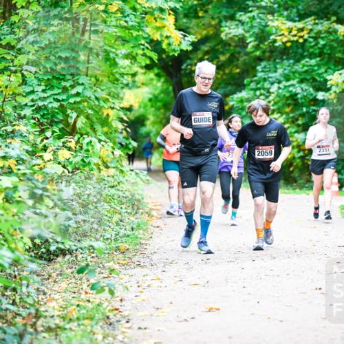 12.10.2025 - Bramfelder Halbmarathon 2025 Dr. Thomas Lammeyer http://msf.ph/oto/9356214 12.10.2025 10:56:19 Laufen 154, 2059, 2351 meine-sportfotos.de