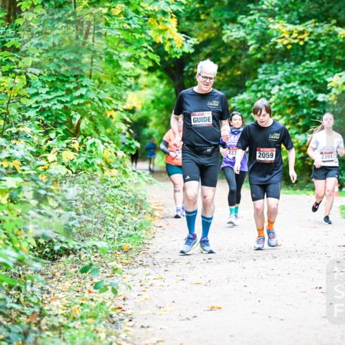 12.10.2025 - Bramfelder Halbmarathon 2025 Dr. Thomas Lammeyer http://msf.ph/oto/9356215 12.10.2025 10:56:20 Laufen 233, 2059, 2351 meine-sportfotos.de