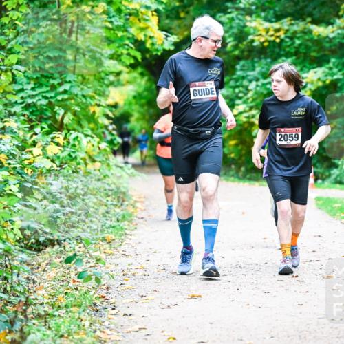 12.10.2025 - Bramfelder Halbmarathon 2025 Dr. Thomas Lammeyer http://msf.ph/oto/9356229 12.10.2025 10:56:22 Laufen 154, 2059, 2351 meine-sportfotos.de