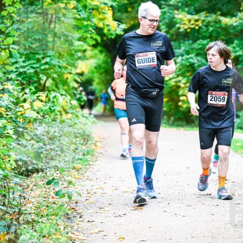 12.10.2025 - Bramfelder Halbmarathon 2025 Dr. Thomas Lammeyer http://msf.ph/oto/9356232 12.10.2025 10:56:22 Laufen 154, 2059, 2351 meine-sportfotos.de