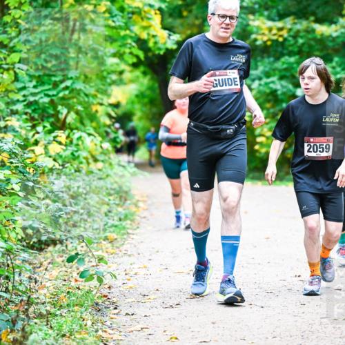 12.10.2025 - Bramfelder Halbmarathon 2025 Dr. Thomas Lammeyer http://msf.ph/oto/9356235 12.10.2025 10:56:22 Laufen 154, 2059, 33, 2351 meine-sportfotos.de