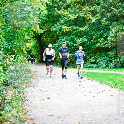 12.10.2025 - Bramfelder Halbmarathon 2025 Dr. Thomas Lammeyer http://msf.ph/oto/9356278 12.10.2025 10:56:35 Laufen 2323, 232 meine-sportfotos.de