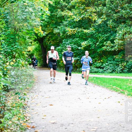 12.10.2025 - Bramfelder Halbmarathon 2025 Dr. Thomas Lammeyer http://msf.ph/oto/9356279 12.10.2025 10:56:35 Laufen 2323 meine-sportfotos.de