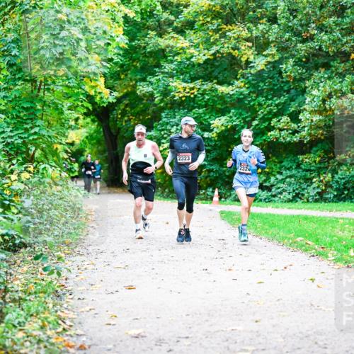 12.10.2025 - Bramfelder Halbmarathon 2025 Dr. Thomas Lammeyer http://msf.ph/oto/9356286 12.10.2025 10:56:36 Laufen 2323, 2324 meine-sportfotos.de