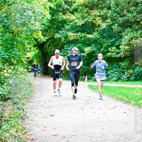 12.10.2025 - Bramfelder Halbmarathon 2025 Dr. Thomas Lammeyer http://msf.ph/oto/9356287 12.10.2025 10:56:37 Laufen 2323, 2324 meine-sportfotos.de