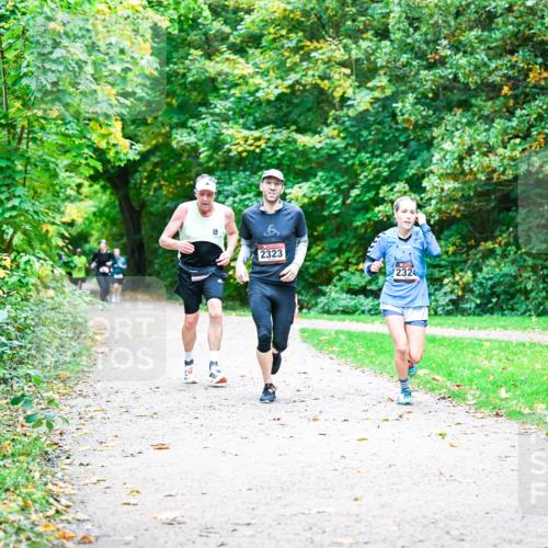 12.10.2025 - Bramfelder Halbmarathon 2025 Dr. Thomas Lammeyer http://msf.ph/oto/9356293 12.10.2025 10:56:37 Laufen 2323, 2324 meine-sportfotos.de