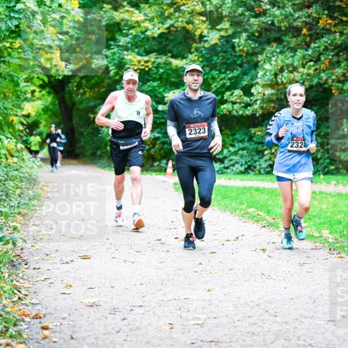 12.10.2025 - Bramfelder Halbmarathon 2025 Dr. Thomas Lammeyer http://msf.ph/oto/9356299 12.10.2025 10:56:38 Laufen 2323, 2324 meine-sportfotos.de