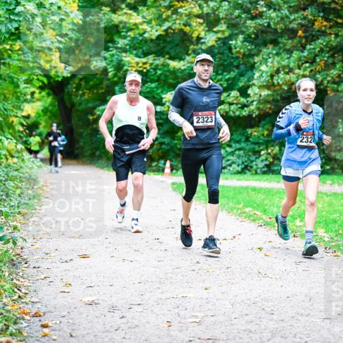 12.10.2025 - Bramfelder Halbmarathon 2025 Dr. Thomas Lammeyer http://msf.ph/oto/9356300 12.10.2025 10:56:38 Laufen 2323, 232 meine-sportfotos.de