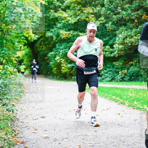 12.10.2025 - Bramfelder Halbmarathon 2025 Dr. Thomas Lammeyer http://msf.ph/oto/9356307 12.10.2025 10:56:40 Laufen 2000, 2323 meine-sportfotos.de