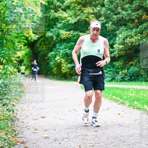 12.10.2025 - Bramfelder Halbmarathon 2025 Dr. Thomas Lammeyer http://msf.ph/oto/9356308 12.10.2025 10:56:40 Laufen 232 meine-sportfotos.de