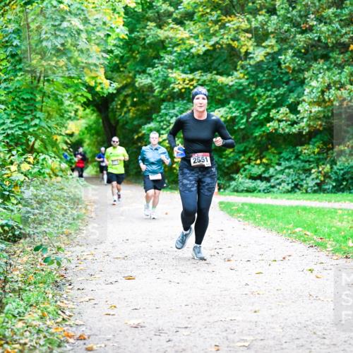 12.10.2025 - Bramfelder Halbmarathon 2025 Dr. Thomas Lammeyer http://msf.ph/oto/9356325 12.10.2025 10:56:48 Laufen 2551 meine-sportfotos.de