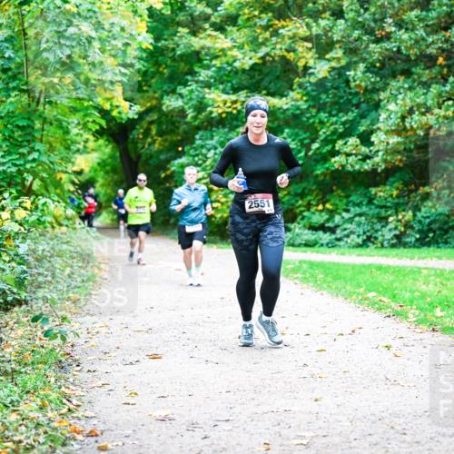 12.10.2025 - Bramfelder Halbmarathon 2025 Dr. Thomas Lammeyer http://msf.ph/oto/9356328 12.10.2025 10:56:49 Laufen 2551 meine-sportfotos.de