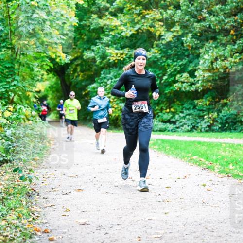 12.10.2025 - Bramfelder Halbmarathon 2025 Dr. Thomas Lammeyer http://msf.ph/oto/9356329 12.10.2025 10:56:49 Laufen 2551 meine-sportfotos.de