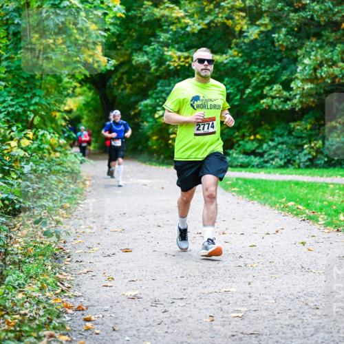 12.10.2025 - Bramfelder Halbmarathon 2025 Dr. Thomas Lammeyer http://msf.ph/oto/9356363 12.10.2025 10:56:55 Laufen 2774 meine-sportfotos.de