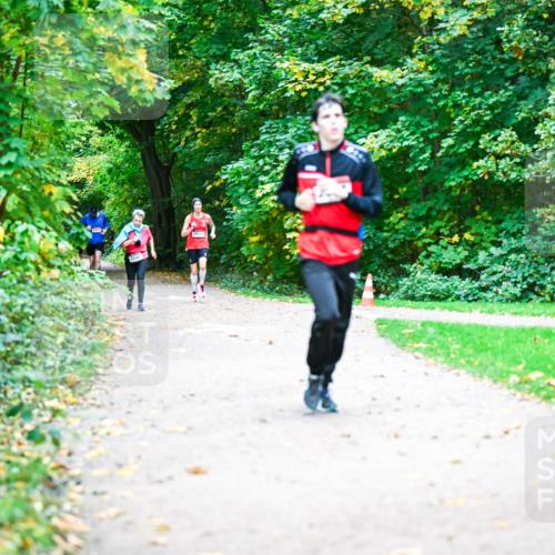 12.10.2025 - Bramfelder Halbmarathon 2025 Dr. Thomas Lammeyer http://msf.ph/oto/9356382 12.10.2025 10:57:00 Laufen  meine-sportfotos.de
