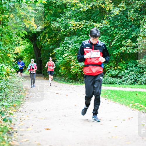 12.10.2025 - Bramfelder Halbmarathon 2025 Dr. Thomas Lammeyer http://msf.ph/oto/9356386 12.10.2025 10:57:01 Laufen 2633, 2537 meine-sportfotos.de