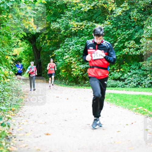 12.10.2025 - Bramfelder Halbmarathon 2025 Dr. Thomas Lammeyer http://msf.ph/oto/9356387 12.10.2025 10:57:01 Laufen 2040, 2633, 253 meine-sportfotos.de