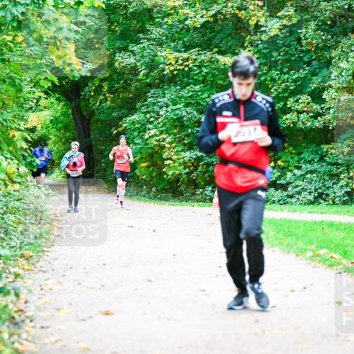12.10.2025 - Bramfelder Halbmarathon 2025 Dr. Thomas Lammeyer http://msf.ph/oto/9356388 12.10.2025 10:57:01 Laufen 2633, 2040, 4537 meine-sportfotos.de