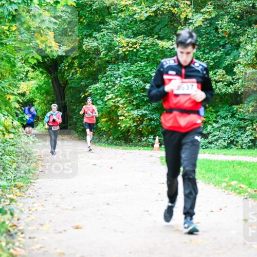 12.10.2025 - Bramfelder Halbmarathon 2025 Dr. Thomas Lammeyer http://msf.ph/oto/9356389 12.10.2025 10:57:01 Laufen 2423, 2040, 2633 meine-sportfotos.de