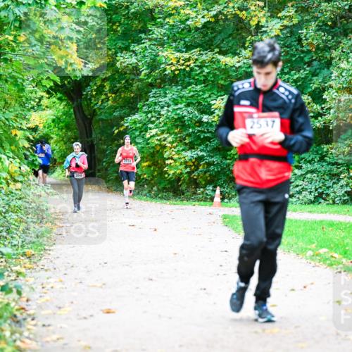 12.10.2025 - Bramfelder Halbmarathon 2025 Dr. Thomas Lammeyer http://msf.ph/oto/9356390 12.10.2025 10:57:01 Laufen 2040, 2633, 2537 meine-sportfotos.de