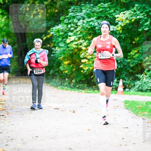 12.10.2025 - Bramfelder Halbmarathon 2025 Dr. Thomas Lammeyer http://msf.ph/oto/9356400 12.10.2025 10:57:05 Laufen 2423, 2040, 26 meine-sportfotos.de