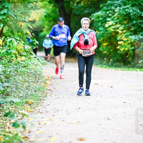 12.10.2025 - Bramfelder Halbmarathon 2025 Dr. Thomas Lammeyer http://msf.ph/oto/9356408 12.10.2025 10:57:08 Laufen 2423, 2040 meine-sportfotos.de
