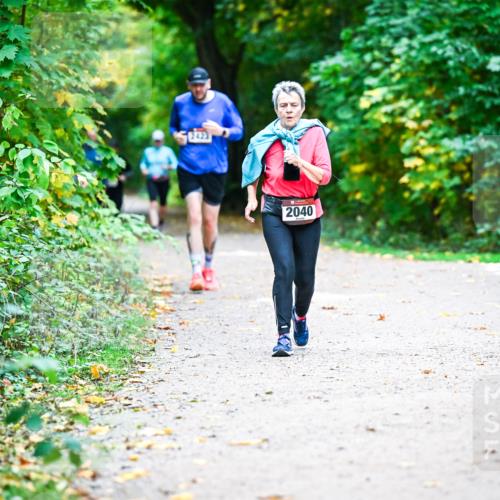 12.10.2025 - Bramfelder Halbmarathon 2025 Dr. Thomas Lammeyer http://msf.ph/oto/9356410 12.10.2025 10:57:08 Laufen 2423, 2040 meine-sportfotos.de