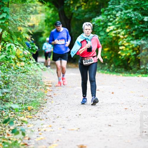 12.10.2025 - Bramfelder Halbmarathon 2025 Dr. Thomas Lammeyer http://msf.ph/oto/9356412 12.10.2025 10:57:08 Laufen 2423, 2040 meine-sportfotos.de