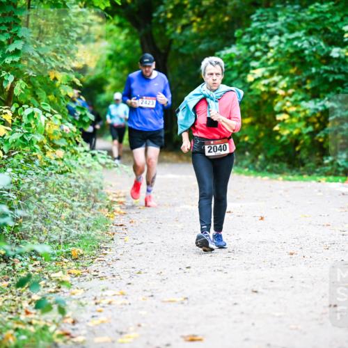12.10.2025 - Bramfelder Halbmarathon 2025 Dr. Thomas Lammeyer http://msf.ph/oto/9356415 12.10.2025 10:57:09 Laufen 2423, 2040 meine-sportfotos.de
