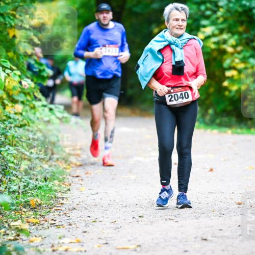 12.10.2025 - Bramfelder Halbmarathon 2025 Dr. Thomas Lammeyer http://msf.ph/oto/9356420 12.10.2025 10:57:09 Laufen 2423, 2040 meine-sportfotos.de