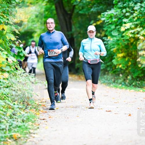 12.10.2025 - Bramfelder Halbmarathon 2025 Dr. Thomas Lammeyer http://msf.ph/oto/9356431 12.10.2025 10:57:16 Laufen 2235 meine-sportfotos.de