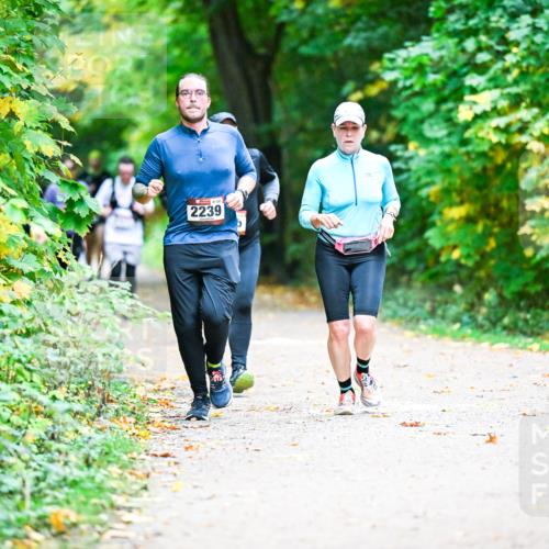 12.10.2025 - Bramfelder Halbmarathon 2025 Dr. Thomas Lammeyer http://msf.ph/oto/9356432 12.10.2025 10:57:16 Laufen 2239 meine-sportfotos.de