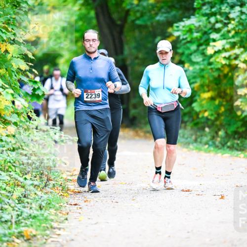 12.10.2025 - Bramfelder Halbmarathon 2025 Dr. Thomas Lammeyer http://msf.ph/oto/9356435 12.10.2025 10:57:17 Laufen 2239 meine-sportfotos.de