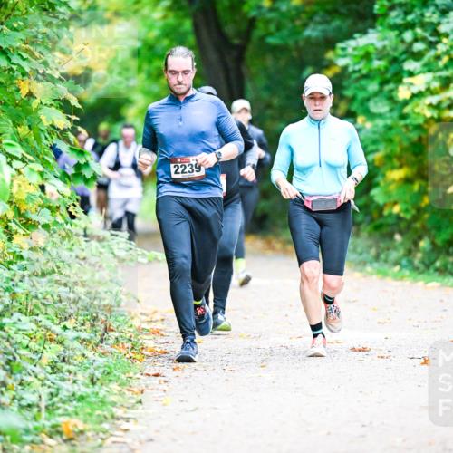12.10.2025 - Bramfelder Halbmarathon 2025 Dr. Thomas Lammeyer http://msf.ph/oto/9356437 12.10.2025 10:57:17 Laufen 2239 meine-sportfotos.de