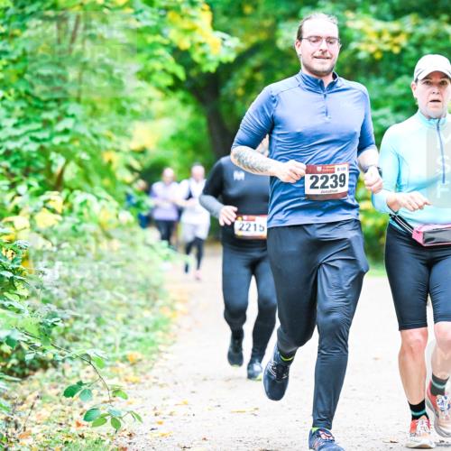 12.10.2025 - Bramfelder Halbmarathon 2025 Dr. Thomas Lammeyer http://msf.ph/oto/9356452 12.10.2025 10:57:21 Laufen 2215, 120, 2239 meine-sportfotos.de