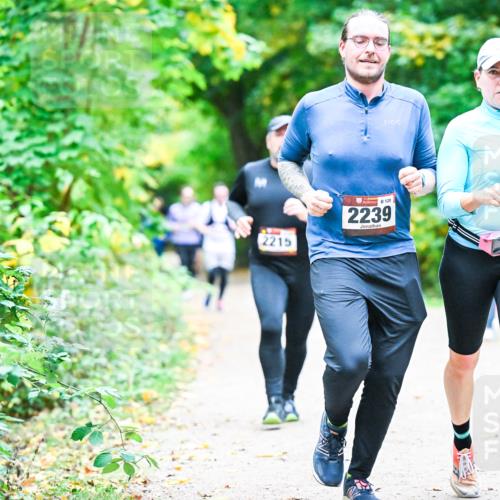 12.10.2025 - Bramfelder Halbmarathon 2025 Dr. Thomas Lammeyer http://msf.ph/oto/9356453 12.10.2025 10:57:21 Laufen 2215, 120, 2239 meine-sportfotos.de