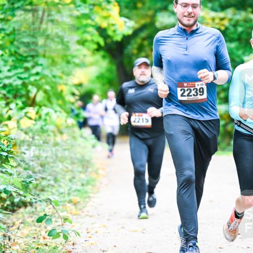 12.10.2025 - Bramfelder Halbmarathon 2025 Dr. Thomas Lammeyer http://msf.ph/oto/9356454 12.10.2025 10:57:21 Laufen 2215, 120, 2239 meine-sportfotos.de