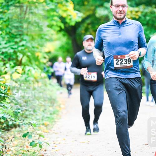 12.10.2025 - Bramfelder Halbmarathon 2025 Dr. Thomas Lammeyer http://msf.ph/oto/9356455 12.10.2025 10:57:22 Laufen 2215, 1, 2239 meine-sportfotos.de