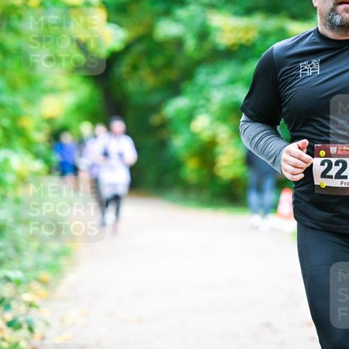 12.10.2025 - Bramfelder Halbmarathon 2025 Dr. Thomas Lammeyer http://msf.ph/oto/9356467 12.10.2025 10:57:24 Laufen 34, 11, 2215 meine-sportfotos.de