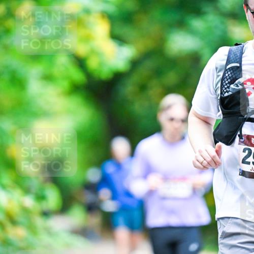 12.10.2025 - Bramfelder Halbmarathon 2025 Dr. Thomas Lammeyer http://msf.ph/oto/9356501 12.10.2025 10:57:31 Laufen 34, 2927 meine-sportfotos.de