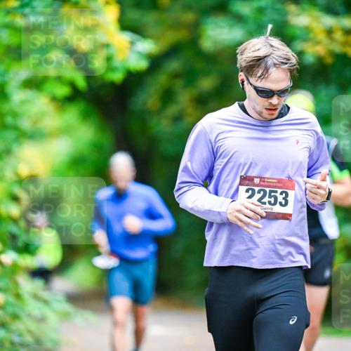 12.10.2025 - Bramfelder Halbmarathon 2025 Dr. Thomas Lammeyer http://msf.ph/oto/9356505 12.10.2025 10:57:33 Laufen 34, 2253 meine-sportfotos.de