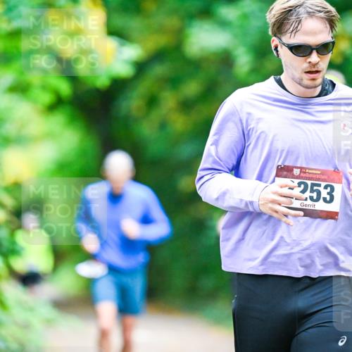 12.10.2025 - Bramfelder Halbmarathon 2025 Dr. Thomas Lammeyer http://msf.ph/oto/9356510 12.10.2025 10:57:33 Laufen 34, 253 meine-sportfotos.de