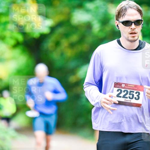 12.10.2025 - Bramfelder Halbmarathon 2025 Dr. Thomas Lammeyer http://msf.ph/oto/9356511 12.10.2025 10:57:34 Laufen 34, 2253 meine-sportfotos.de