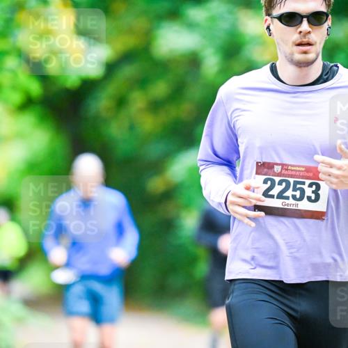 12.10.2025 - Bramfelder Halbmarathon 2025 Dr. Thomas Lammeyer http://msf.ph/oto/9356512 12.10.2025 10:57:34 Laufen 34, 2253 meine-sportfotos.de