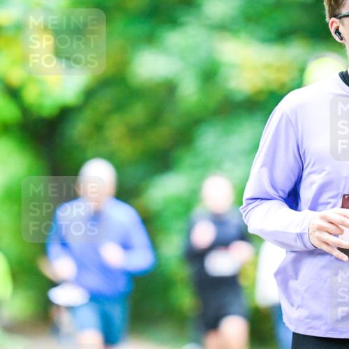12.10.2025 - Bramfelder Halbmarathon 2025 Dr. Thomas Lammeyer http://msf.ph/oto/9356516 12.10.2025 10:57:34 Laufen 34, 2253 meine-sportfotos.de