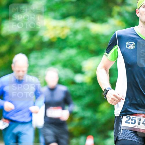 12.10.2025 - Bramfelder Halbmarathon 2025 Dr. Thomas Lammeyer http://msf.ph/oto/9356519 12.10.2025 10:57:36 Laufen 2514 meine-sportfotos.de