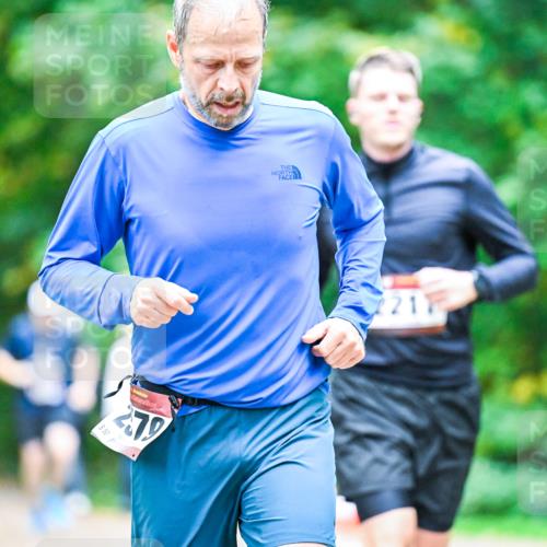 12.10.2025 - Bramfelder Halbmarathon 2025 Dr. Thomas Lammeyer http://msf.ph/oto/9356522 12.10.2025 10:57:38 Laufen 3, 50, 221 meine-sportfotos.de